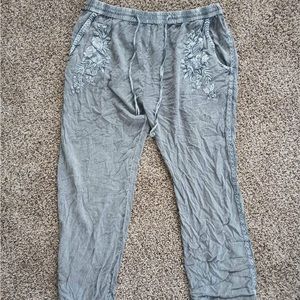 There cute. Y2K looking. Pants. Very cute with a crop top xl